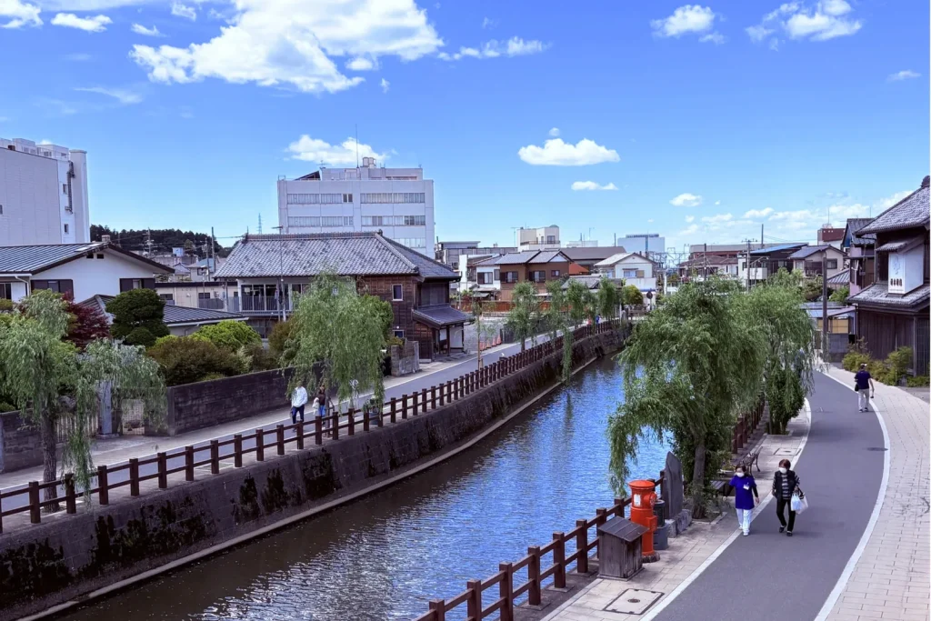 リビング咲楽の2階から眺める小野川の景色